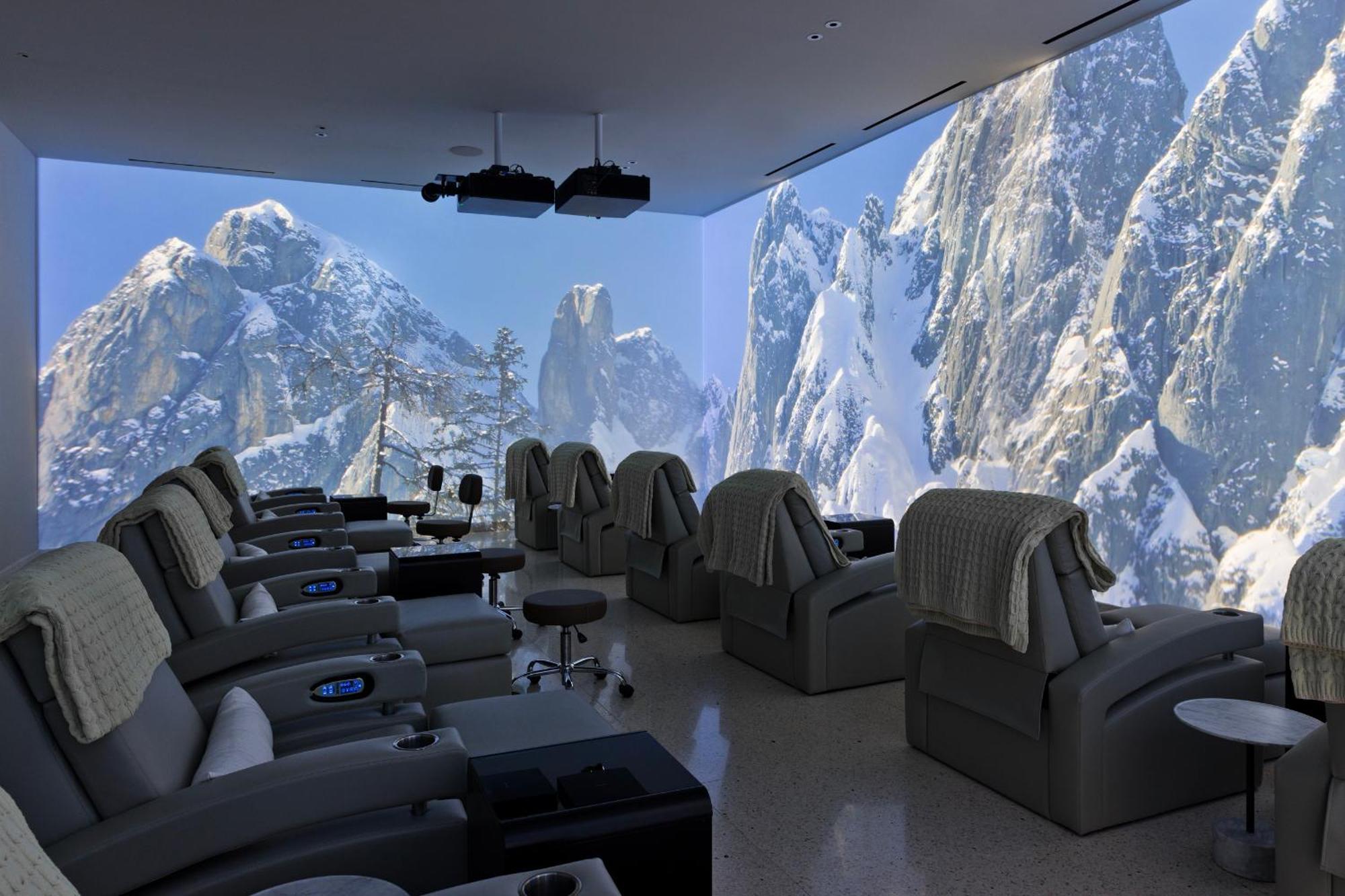 Fontainebleau ラスベガス エクステリア 写真 The 360° theater at the Four Seasons Resort Whistler
